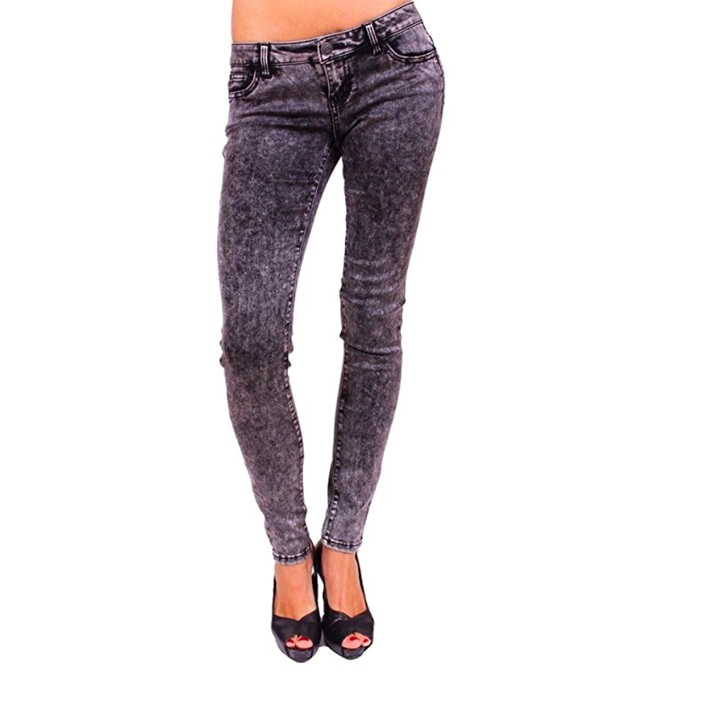 🎉HP🎉Celebrity Pink Acid Wash Skinny Jeans